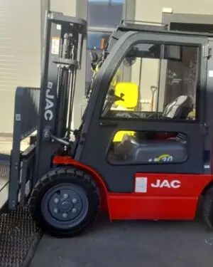Бензиновый вилочный погрузчик JAC CPQD30 H с двигателем Nissan - грузоподъёмность 3 тонны, высота подъёма 4,8 метра