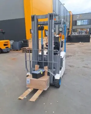 Трехопорный электропогрузчик SHANN CPD15S-E – грузоподъёмность 1500 кг, высота подъема 4500 мм, наливная АКБ